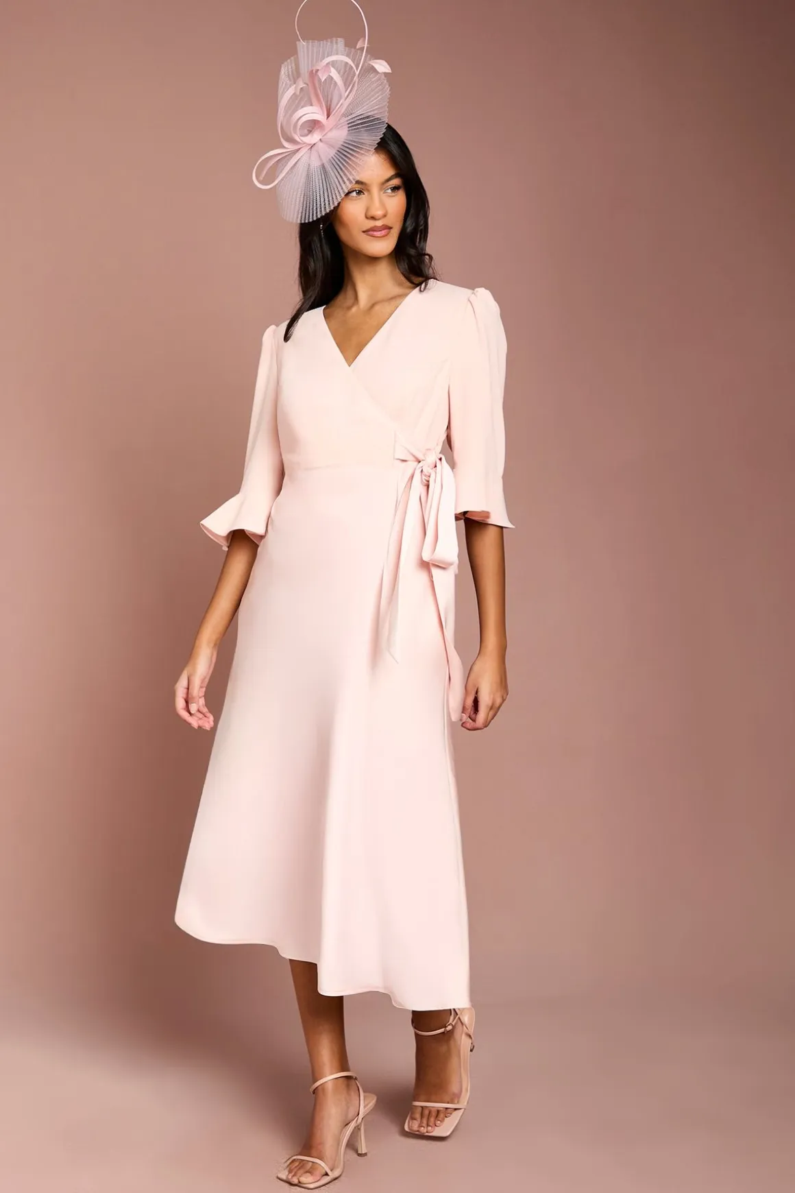 Robe Portefeuille Petite Taille En Crêpe Dos Satiné Avec Manches À Volants