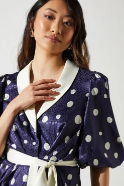 Robe Portefeuille Satinée à Pois Manches Courtes