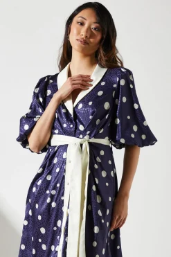 Robe Portefeuille Satinée à Pois Manches Courtes