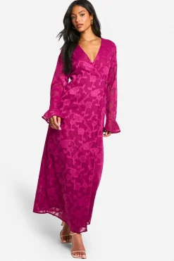 Robe portefeuille à volants florale en tissu burnout longue