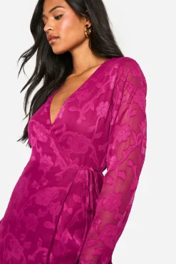 Robe portefeuille à volants florale en tissu burnout longue