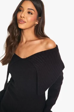 Robe pull en maille douce à col oversize et épaules dénudées