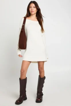 boohoo Robe pull en tricot doux, col oversize, décolleté épaules dénudées<Femme Robes À Manches Longues|Robes