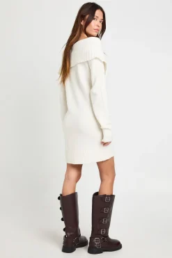 boohoo Robe pull en tricot doux, col oversize, décolleté épaules dénudées<Femme Robes À Manches Longues|Robes