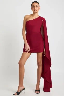 Robe Satinée Asymétrique Avec Manche Cape