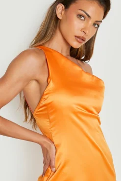 Robe satinée à une épaule, dos nu, mini