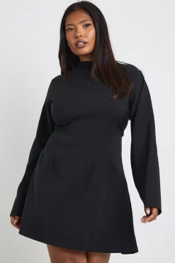 Robe shift grande taille avec détails cintrés et manches ballon