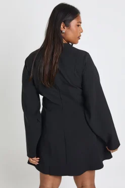 Robe shift grande taille avec détails cintrés et manches ballon