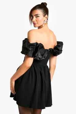 boohoo Robe Skater Bardot Structurée en Taffetas Extrême à Volants<Femme Robes Patineuses|Robes