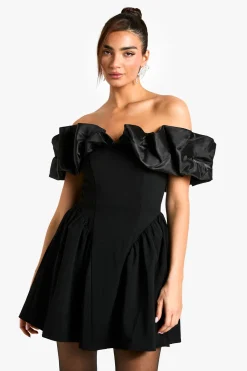 boohoo Robe Skater Bardot Structurée en Taffetas Extrême à Volants<Femme Robes Patineuses|Robes