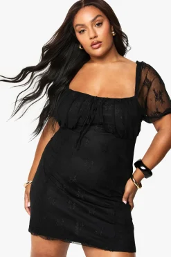 boohoo Robe skater en dentelle à manches bouffantes pour grandes tailles<Femme Satin Et Dentelle|Robes Patineuses