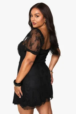 boohoo Robe skater en dentelle à manches bouffantes pour grandes tailles<Femme Satin Et Dentelle|Robes Patineuses