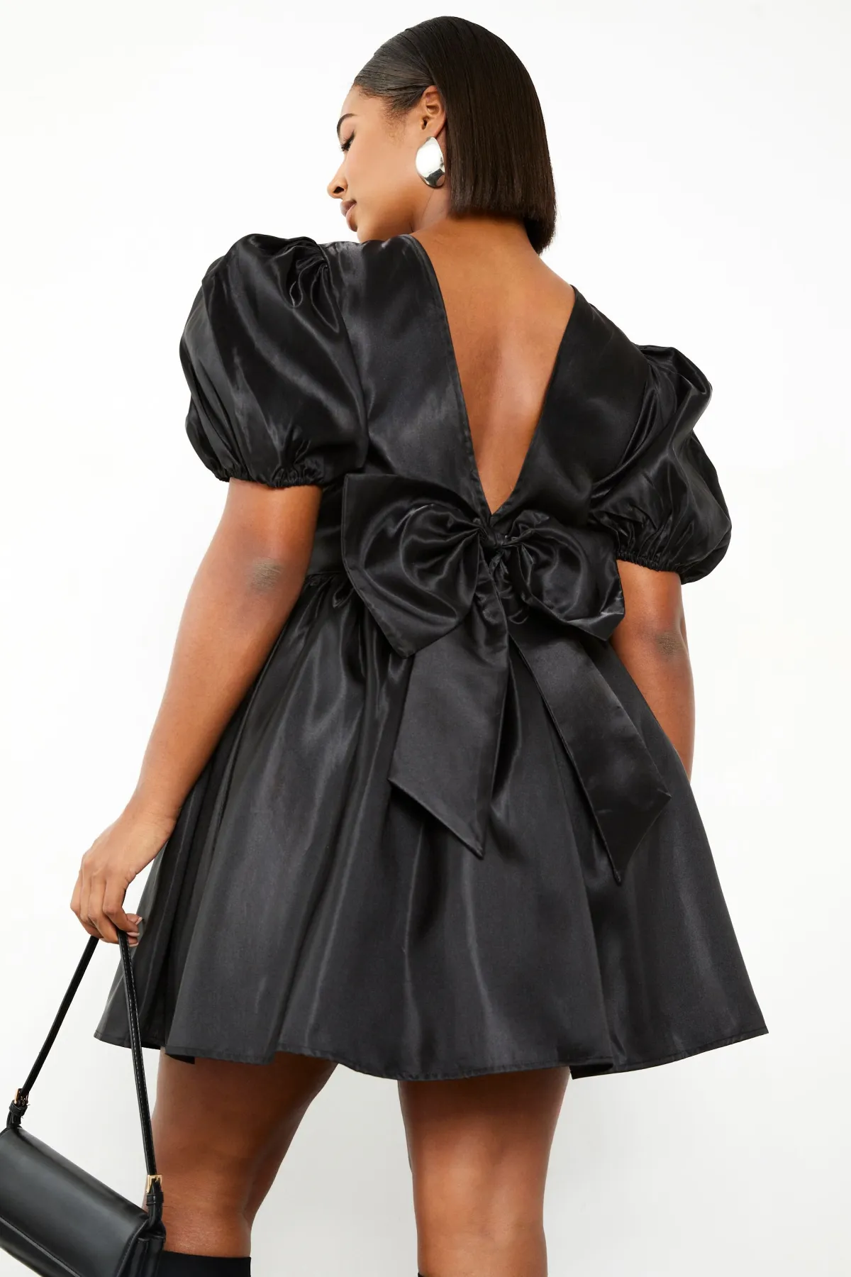 boohoo Robe skater en taffetas Plus avec nœud à l'arrière et manches bouffantes<Femme Robes Patineuses|Robes