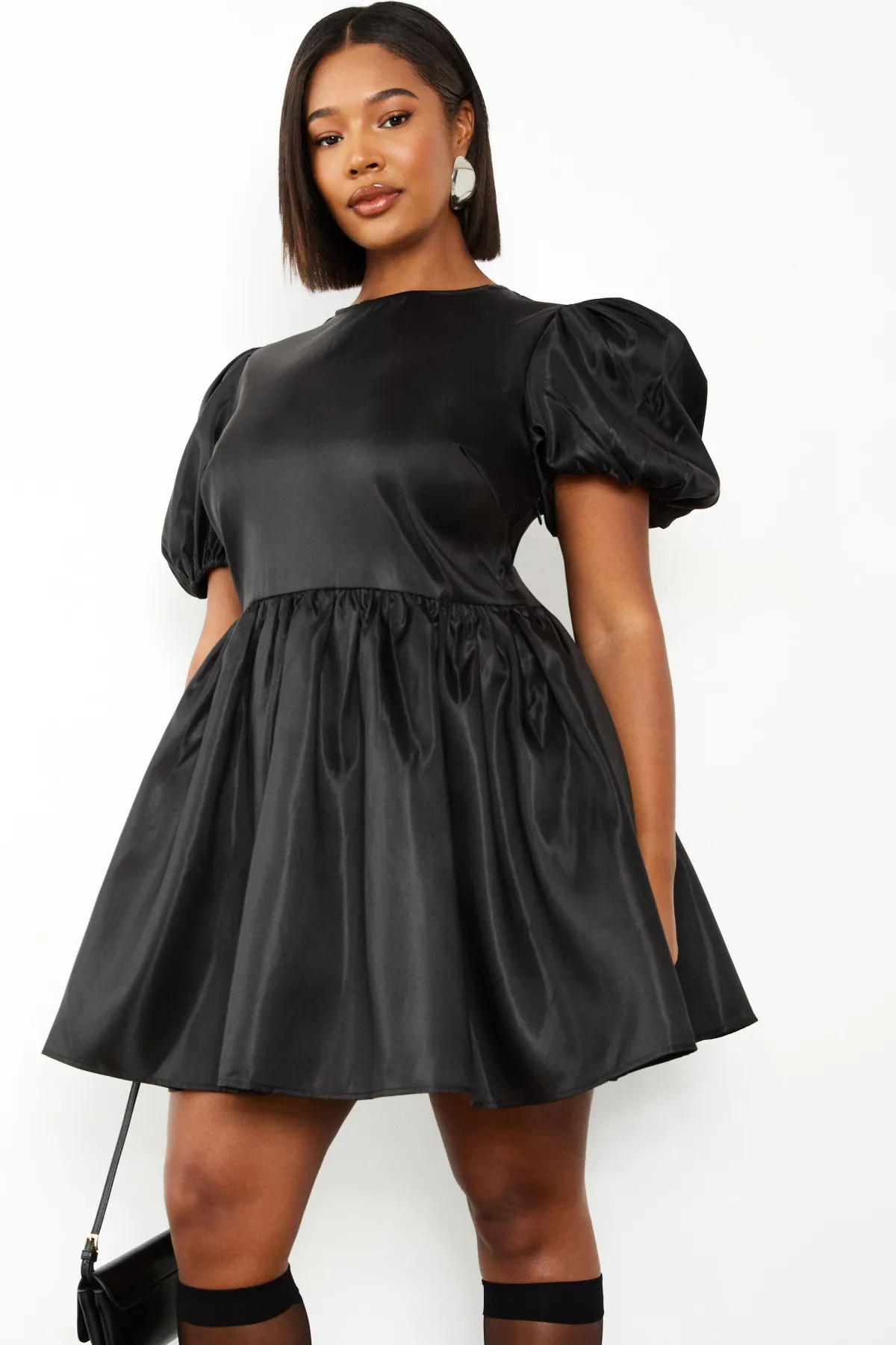 boohoo Robe skater en taffetas Plus avec nœud à l'arrière et manches bouffantes<Femme Robes Patineuses|Robes