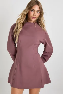 boohoo Robe skater froncée à col montant et manches barillet<Femme Robes Patineuses|Robes À Manches Longues