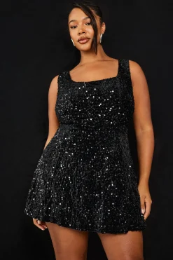 boohoo Robe skater grande taille à col carré<Femme Robes Patineuses|Robes