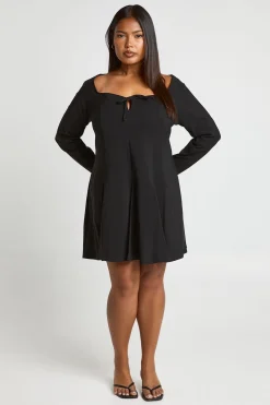 boohoo Robe skater grande taille à décolleté en cœur et à godets<Femme Robes Patineuses|Robes À Manches Longues