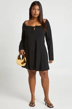 boohoo Robe skater grande taille à décolleté en cœur et à godets<Femme Robes Patineuses|Robes À Manches Longues