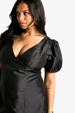 Robe skater grande taille en tissage avec détails plissés et manches bouffantes