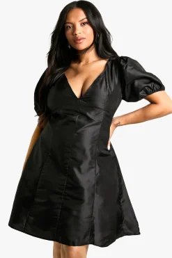 Robe skater grande taille en tissage avec détails plissés et manches bouffantes