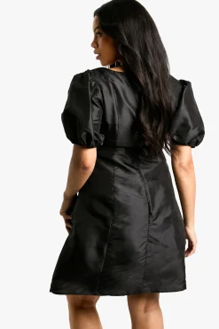 Robe skater grande taille en tissage avec détails plissés et manches bouffantes