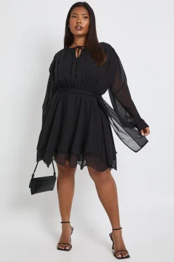 Robe skater grande taille à manches longues en chiffon