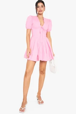 Robe skater longue avec détails de corset, manches bouffantes et style laitière