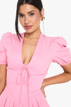 Robe skater longue avec détails de corset, manches bouffantes et style laitière