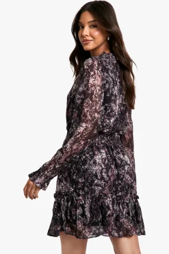boohoo Robe Skater à Manches Longues en Mousseline Imprimé synthétique<Femme Robes Patineuses|Robes À Manches Longues