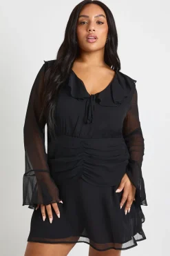 boohoo Robe skater Plus en chiffon à taille froncée<Femme Robes Patineuses|Robes À Manches Longues