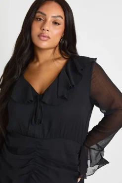 boohoo Robe skater Plus en chiffon à taille froncée<Femme Robes Patineuses|Robes À Manches Longues