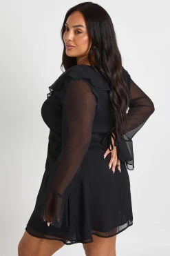 boohoo Robe skater Plus en chiffon à taille froncée<Femme Robes Patineuses|Robes À Manches Longues