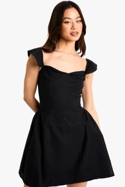 boohoo Robe Skater Structurée à Broderie pour Grandes Tailles<Femme Robes|Robes Noires