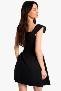 boohoo Robe Skater Structurée à Broderie pour Grandes Tailles<Femme Robes|Robes Noires