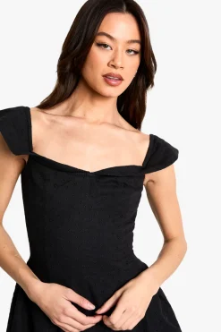 boohoo Robe Skater Structurée à Broderie pour Grandes Tailles<Femme Robes|Robes Noires