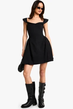 boohoo Robe Skater Structurée à Broderie pour Grandes Tailles<Femme Robes|Robes Noires