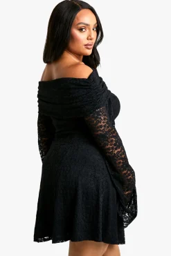 boohoo Robe skater évasée en dentelle grande taille à épaules dénudées<Femme Satin Et Dentelle|Robes Patineuses