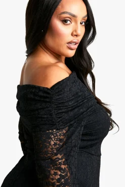 boohoo Robe skater évasée en dentelle grande taille à épaules dénudées<Femme Satin Et Dentelle|Robes Patineuses