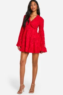 Robe skater à volants floral en tissu burnout pour grande taille