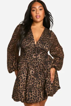 Robe skateur grande taille Milkmaid en tissu tissé, imprimé léopard avec ourlet bubblé