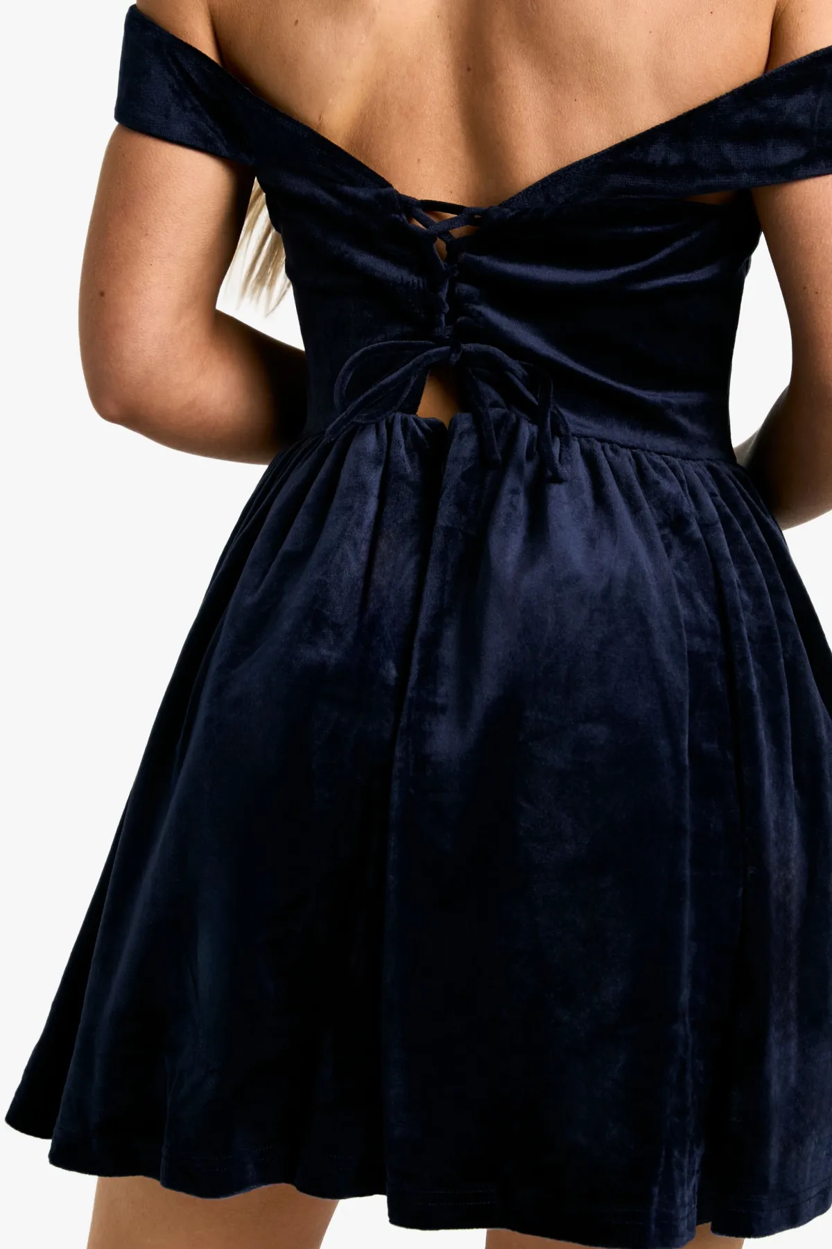 boohoo Robe skateur structurée Bardot en velours<Femme Robes Patineuses|Robes