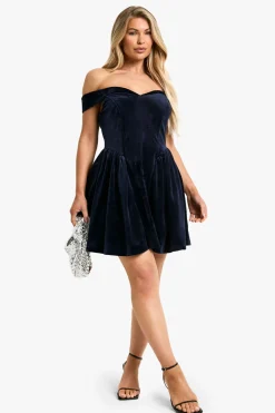 boohoo Robe skateur structurée Bardot en velours<Femme Robes Patineuses|Robes