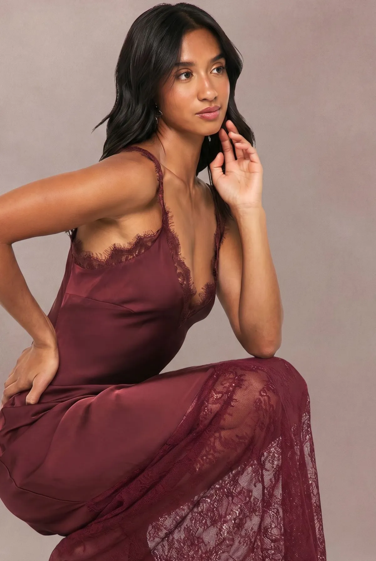 boohoo Robe slip Petite à ourlet en dentelle<Femme Satin Et Dentelle|Robes