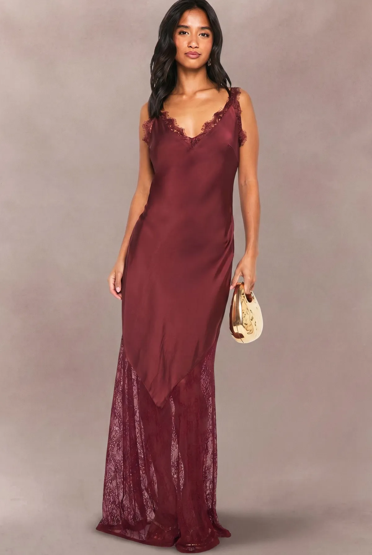 boohoo Robe slip Petite à ourlet en dentelle<Femme Satin Et Dentelle|Robes