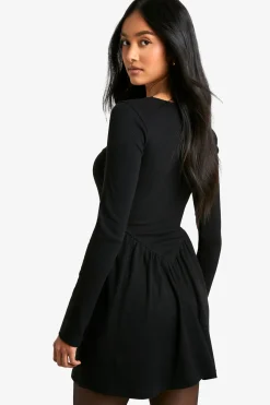 boohoo Robe smock côtelée à ourlet tombant<Femme Robes Courtes|Robes À Manches Longues