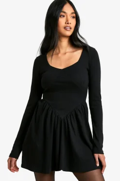 boohoo Robe smock côtelée à ourlet tombant<Femme Robes Courtes|Robes À Manches Longues