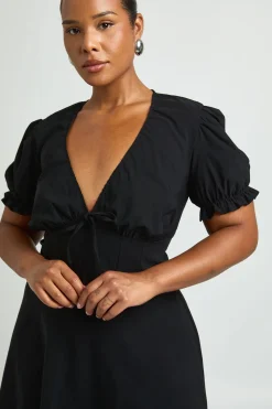 Robe Smockée Grande Taille À Encolure En V Et Manches Bouffantes