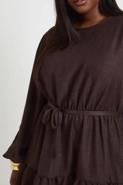 boohoo Robe Smockée Grande Taille À Manches Bouffantes<Femme Looks Chocolat|Robes À Manches Longues