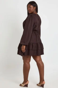 boohoo Robe Smockée Grande Taille À Manches Bouffantes<Femme Looks Chocolat|Robes À Manches Longues
