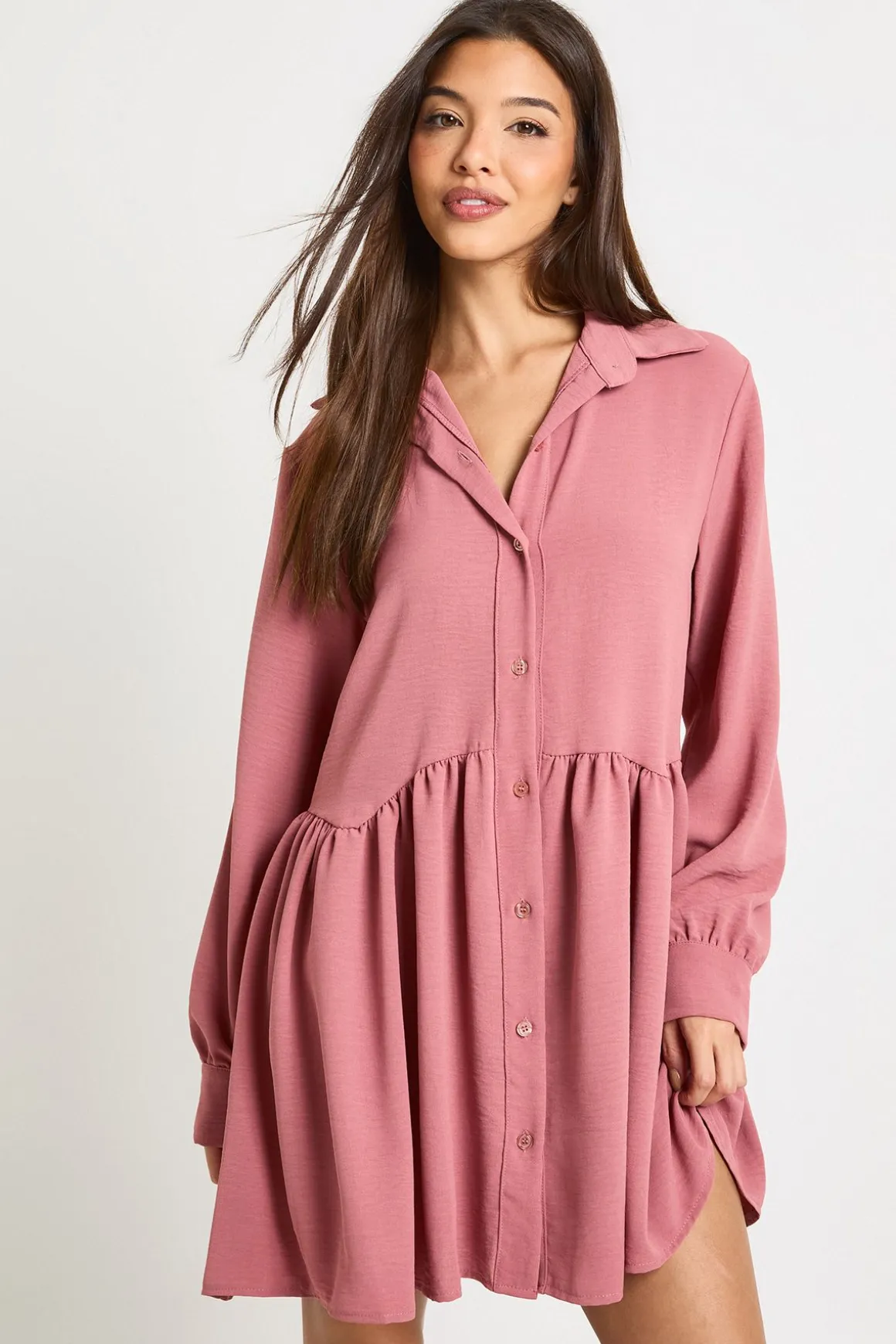 Robe smockée à manches volumineuses martelées